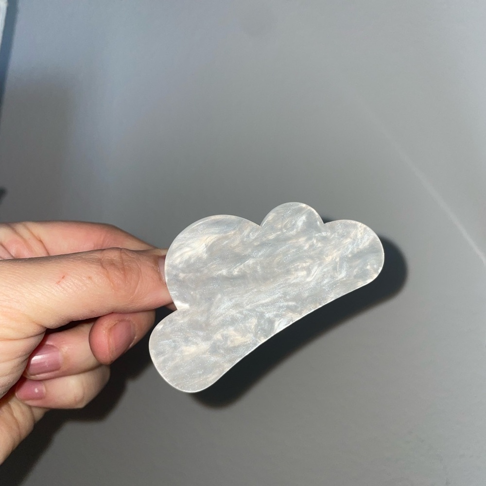 Cloud Hair Claw